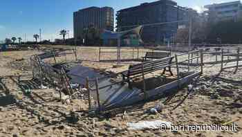 Bari, la piattaforma per le persone con disabilità sulla spiaggia di Pane e pomodoro distrutta dalle mareggiate. "Sarà sistemata per la primavera" - La Repubblica
