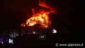 Volpago del Montello, inferno di fuoco alla PMG di Selva mercoledì sera: magazzino di oltre 4 mila metri quadrati avvolto dalle fiamme - Qdpnews
