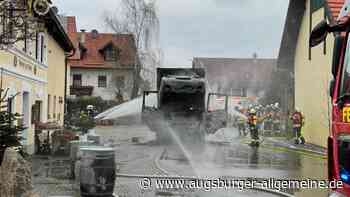 Hagenheim: Lastwagen gerät mitten im Ort in Brand