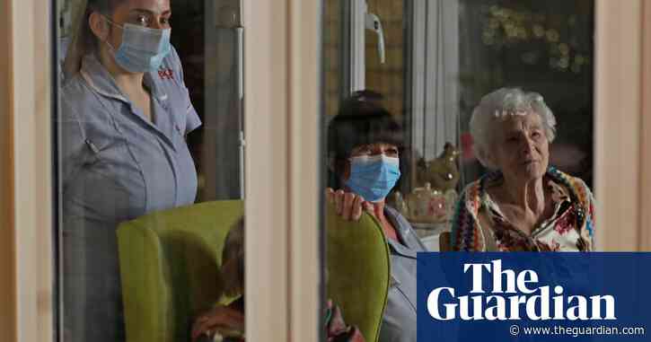 ‘Dangerous’ to lift self-isolation rules for care home staff in England