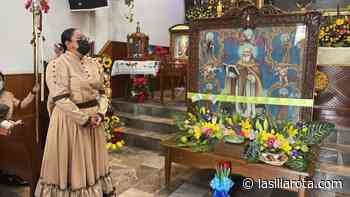 Que sean libres de plagas y de pandemias" así bendicen a gallinas y perros - La Silla Rota