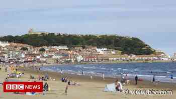 Scarborough sea wall heritage trail awarded lottery cash - BBC News