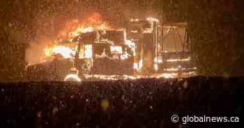 Driver escapes as fire spreads through transport truck on Hwy. 401 near Grafton - Global News