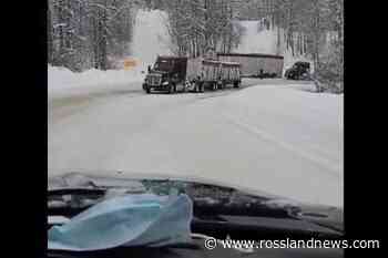 Trail emergency responders meet with highway contractor after 4 stuck trucks back up traffic – Rossland News - Rossland News
