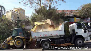 Moradora cobra respostas da Prefeitura de Cotia por ter paralisado obras iniciadas em 2018 - Cotia e Cia