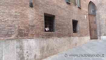 Siena: vicolo di Monte Pio, rimosso lo striscione “Verità per David” - RadioSienaTv