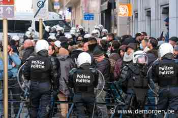 Dertigtal relschoppers opgepakt tijdens coronabetoging in Brussel - De Morgen