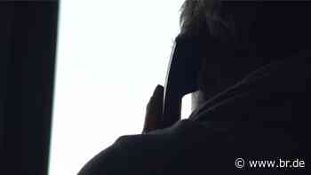 Betrug mit Schock-Anrufen: Geldbote in Augsburg vor Gericht - BR24