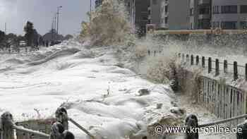 Kapstadt: Sturm spült 45 Jahre altes Schiffswrack an Strand