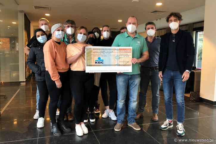 Woonzorgcentrum overhandigt cheque aan Chemotivé: “Hoge bedrag hadden we absoluut niet verwacht”