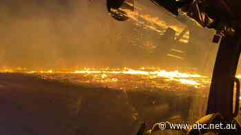 Warning downgraded for SA forest fire that jumped containment lines near Lucindale - ABC News