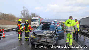 Massenkarambolage in Stau auf der A93 bei Regensburg: Insgesamt 18 Autos in Unfälle verwickelt
