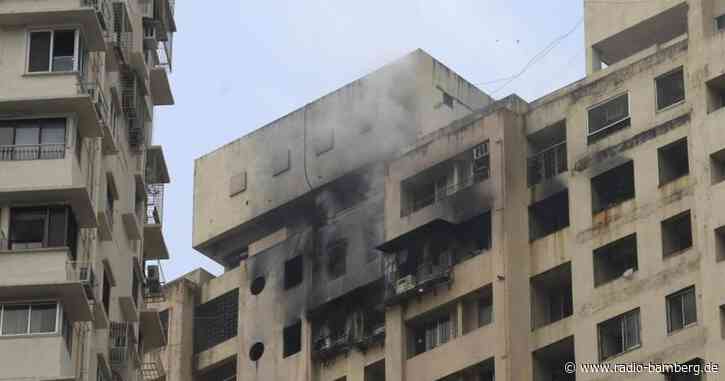 Mindestens sechs Tote und 25 Verletzte bei Hochhausbrand