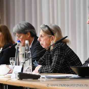 Missbrauchsfälle in Kirche: Regierung fordert Aufarbeitung - radioeuskirchen.de