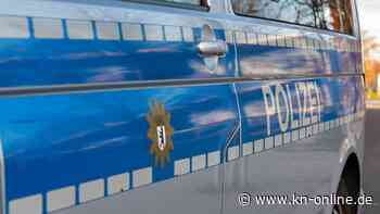 Junger Mann bricht in Hotelzimmer ein, duscht und legt sich schlafen