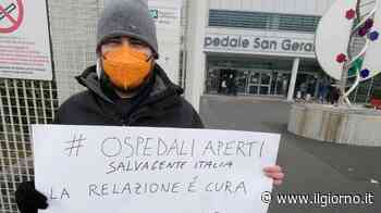 Covid: "Riaprite ospedali e Rsa". La protesta al San Gerardo di Monza - IL GIORNO