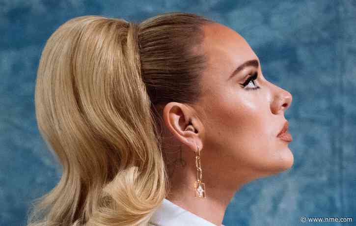 Adele FaceTimes fans to apologise for Las Vegas residency postponement
