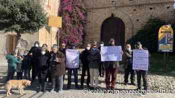 Crotone, ogni sabato sit-in a oltranza: «Restituite il castello alla città» - Gazzetta del Sud - Edizione Catanzaro, Crotone, Vibo