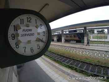Treni, regionale non si ferma a Crotone: passeggeri rimasti... a piedi - Il Crotonese