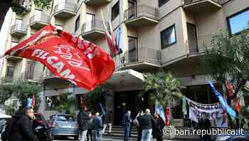 Bari, spiraglio per gli 88 lavoratori del Palace Hotel. Decaro: "Possibili gli ammortizzatori sociali" - La Repubblica