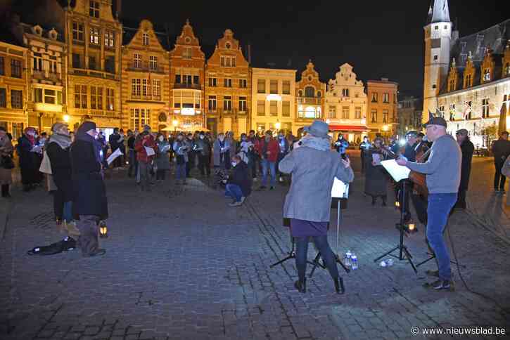 Koor geeft verrassingsconcert op Grote Markt
