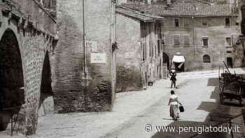 Correva l'anno di Marco Saioni | Perugia 1910, Il razzismo della tedesca Bombe: "I perugini vivono come gli zingari". La città si ribellò alla "mangiapatate" - PerugiaToday
