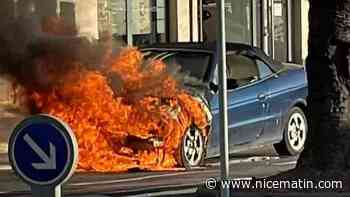 Une voiture en flammes sur la chaussée en centre-ville de Cagnes-sur-Mer, la circulation perturbée
