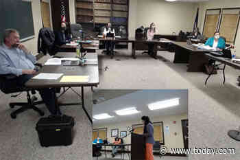 ‘I will bring every single gun loaded,’ parent tells Virginia school officials during mask mandate meeting