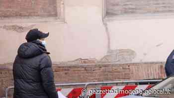 Carpi Nasconde la droga nelle scarpe Sorpreso, spintona gli agenti - La Gazzetta di Modena