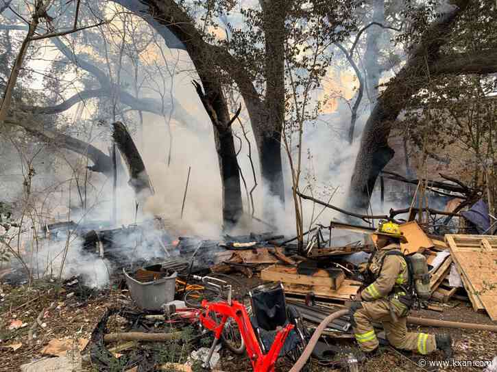 Austin Fire crews extinguish flames near east Austin strip mall