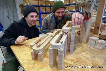 Zwei verspielte Kerle und ihr Weg zum Holzspielzeug - Freie Presse