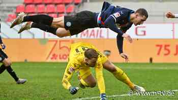 Dresden ehrt verstorbene Legende: Ein Pfiff hilft Kiels Aufwärtstrend entscheidend - n-tv NACHRICHTEN