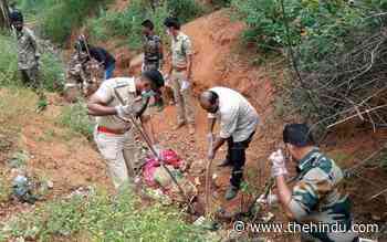 Forest Department joins hands with NGOs, local bodies to clear plastic waste along forest boundaries in Coimbatore - The Hindu