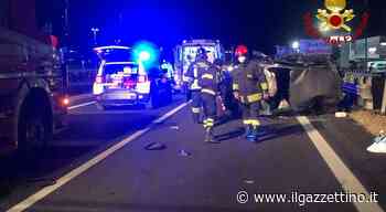 Schianto all'alba, automobilista di 32 anni sbalzato fuori dall'abitacolo: carambola di 100 metri, è gravissim - ilgazzettino.it