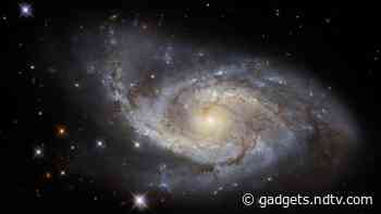 Hubble Captures Images of a Galaxy Whose Outer Edges 'Resemble a Ship's Sails'