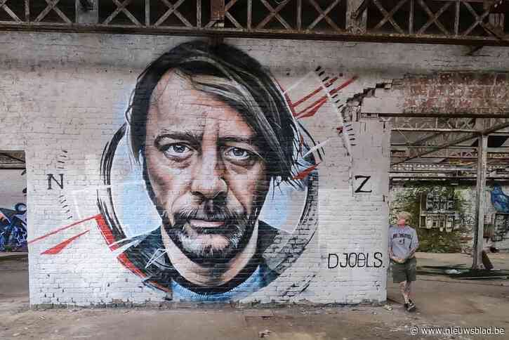 Djoels maakt metershoge muurschildering van Eigen Kweek-acteur Wim Willaert