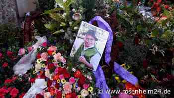 Zahlreiche Bad Feilnbacher trotzen Schnee und Kälte, um Christian Eder auf seinem letzten irdischen Weg zu begleiten