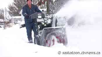 Contractors help clear Saskatoon streets, sidewalks as winter's 4th 'snow event' declared