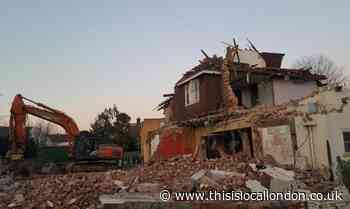 Memories of demolition of Chingford pub in East London for flats