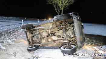 Zu schnell auf spiegelglatter Straße: Geländewagen überschlägt sich in Oberfranken - Nordbayern.de