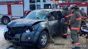 After happening upon crash, Saskatoon firefighters cut person free from vehicle