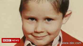 Rikki Neave murder trail: Witness saw boy with defendant - BBC News