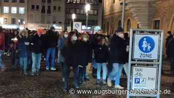 Erster "Corona-Spaziergang" unter neuen Regeln meidet Maskenpflicht-Zone in Ulm