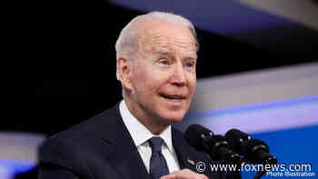 Montage: Biden praises reporters as 'bright as hell,' 'the smartest group of people in town'