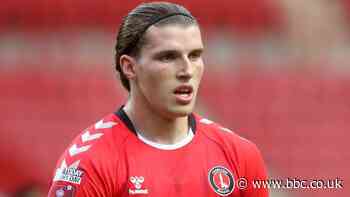 Josh Davison: Swindon Town sign Charlton Athletic forward on loan