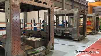 Das Edelstahl-Skelett der neuen Jenaer Lichtbahnen entsteht