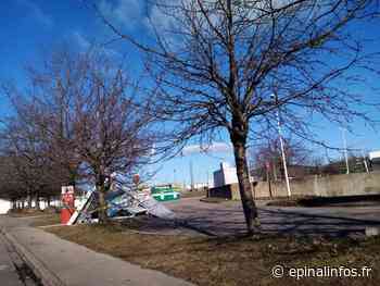 Accident - Une voiture percute la cabine de la station-service à Epinal - Epinal infos - Epinal Infos