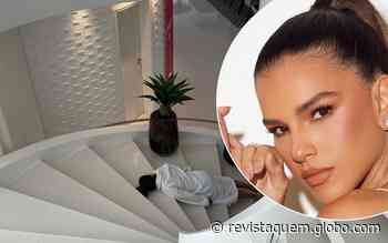 Mariana Rios posa 'derrubada' em escada gigante de sua mansão: "Janeiro não acaba" - QUEM Acontece