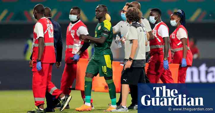 Sadio Mané forced off as Senegal beat Cape Verde to reach quarter-finals