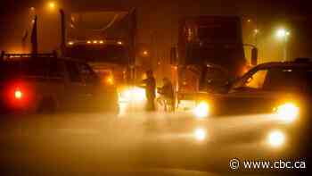 Federal government won't budge on vaccine mandate for truckers as convoy heads for Ottawa